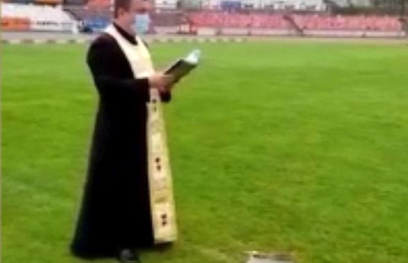 Dinamo face orice ca să scape de Liga 2! „Câinii” au adus un preot la stadion