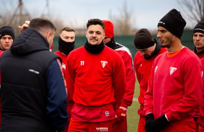 Adi Petre, luat la rost de propriul antrenor: „Întrebați-l pe el de ce nu poate mai mult! Unii se scot singuri din echipă”