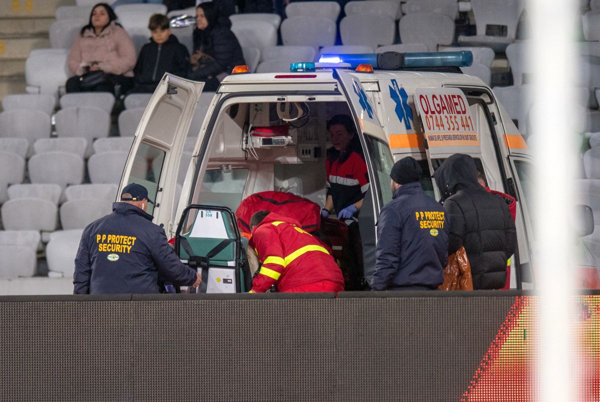 Emoții la Cluj, în semifinala Universitatea - UTA: luată de ambulanță, după ce i s-a făcut rău