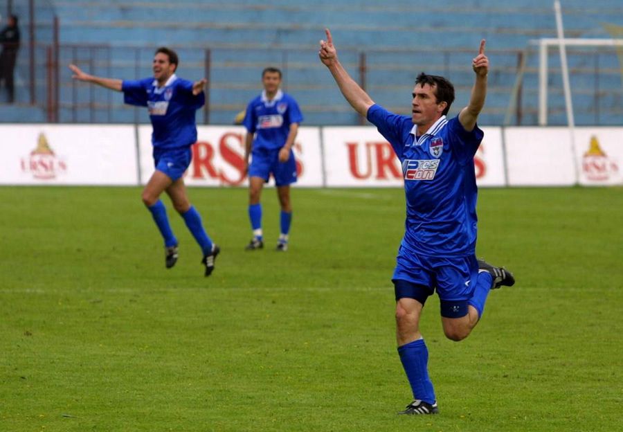 Gigi Becali n-a fost original! Povestea incredibilă a unui alt blat cu valiza în Liga 1: „Le-am zis jucătorilor «Munciți pentru banii ăștia și sunt ai voștri!»”