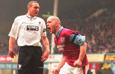 Povestea șocantă a unui „Terminator” în Premier League » Violent, bătăuș pe teren, a fost lăsat falit de soție, a avut grijă de câinii altora și a fost barman!