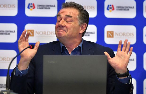 Reporterul GSP a răbufnit la conferința lui Vassaras: „Două ore, o greșeală! Aveți ceva de ascuns?”