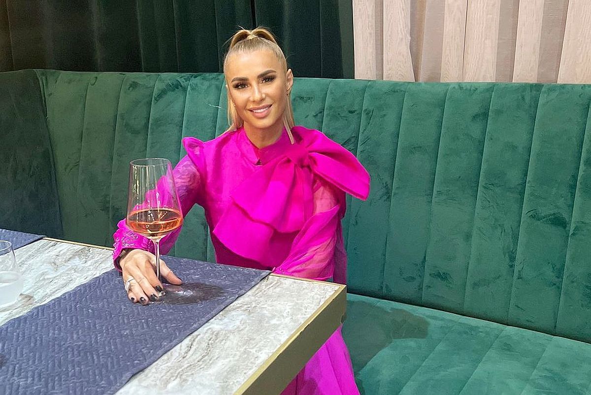 Anamaria Prodan, o nouă apariție extravagantă » Tratament cu aur de 24K: „Sunt foarte fericită”