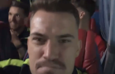 Imagini din interiorul petrecerii de titlu » Manele, ironii, înjurături și scandări rasiste către Rapid: „Vine iarna până veniți voi! Am avut și vom avea mereu...”