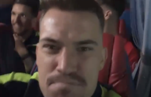 Imagini din interiorul petrecerii de titlu » Manele, ironii, înjurături și scandări rasiste către Rapid: „Vine iarna până veniți voi! Am avut și vom avea mereu...”
