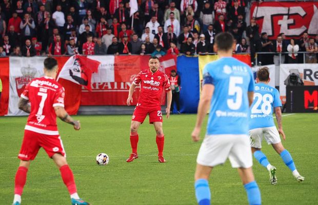 Fostul jucător și antrenor al lui Dinamo îi „desființează” pe stoperii „câinilor”: „Ce fundaşi centrali sunt ăştia!?”