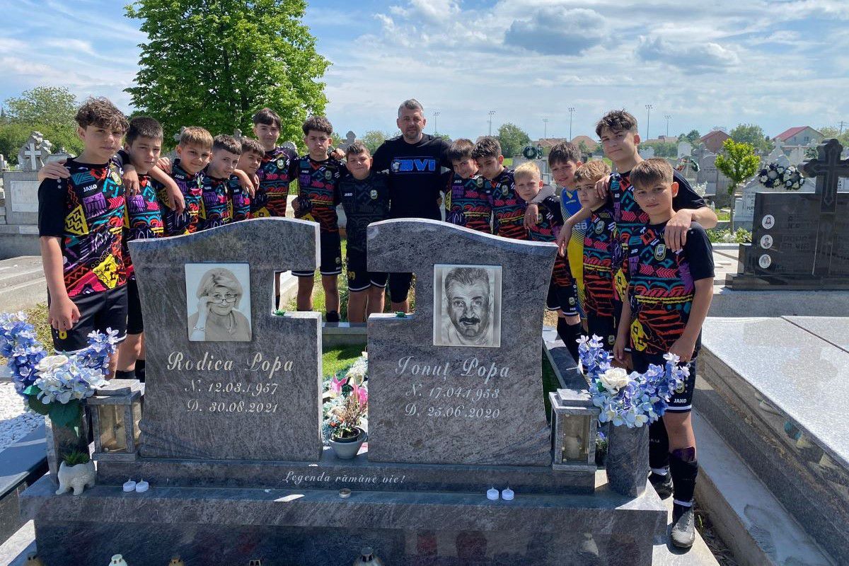 La mormântul lui Ionuț Popa » Omagiu în ziua în care FC Politehnica ar fi împlinit 79 de ani