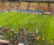 Suporterii FCSB au intrat pe gazon