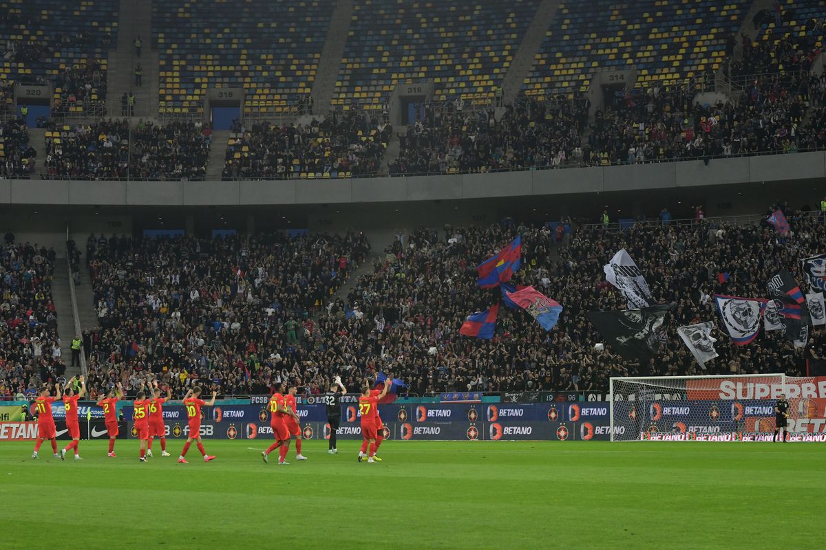 Cum a venit Florinel Coman la petrecerea de titlu a celor de la FCSB » Le-a avut alături pe soția Ioana și fiica lor, Kasia