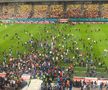 Suporterii FCSB au intrat pe gazon