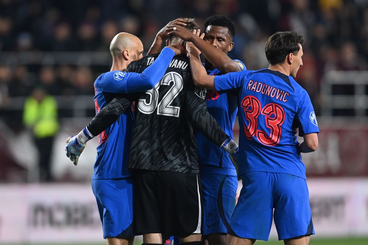 Rapid - FCSB 1-2. Viorel Moldovan acuză jocuri de culise: „Arbitraj detestabil! Cărțile sunt făcute pentru a deveni campioană”