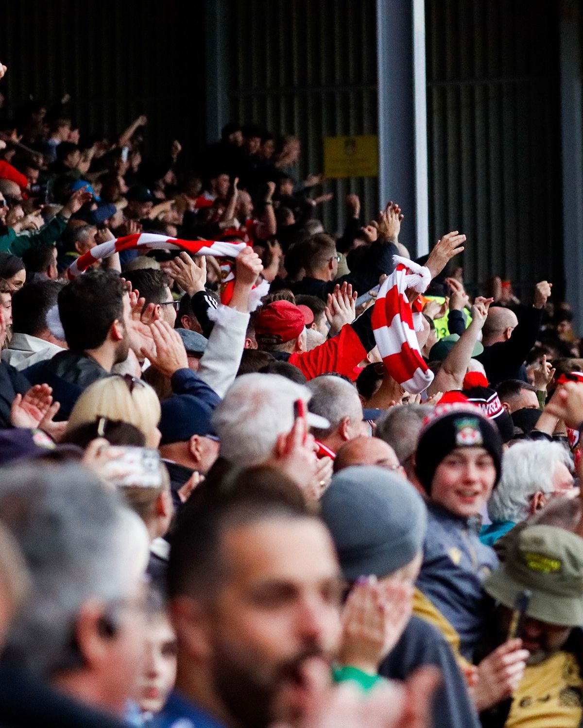 Wrexham, echipa patronată de Ryan Reynolds, a promovat al treilea sezon la rând