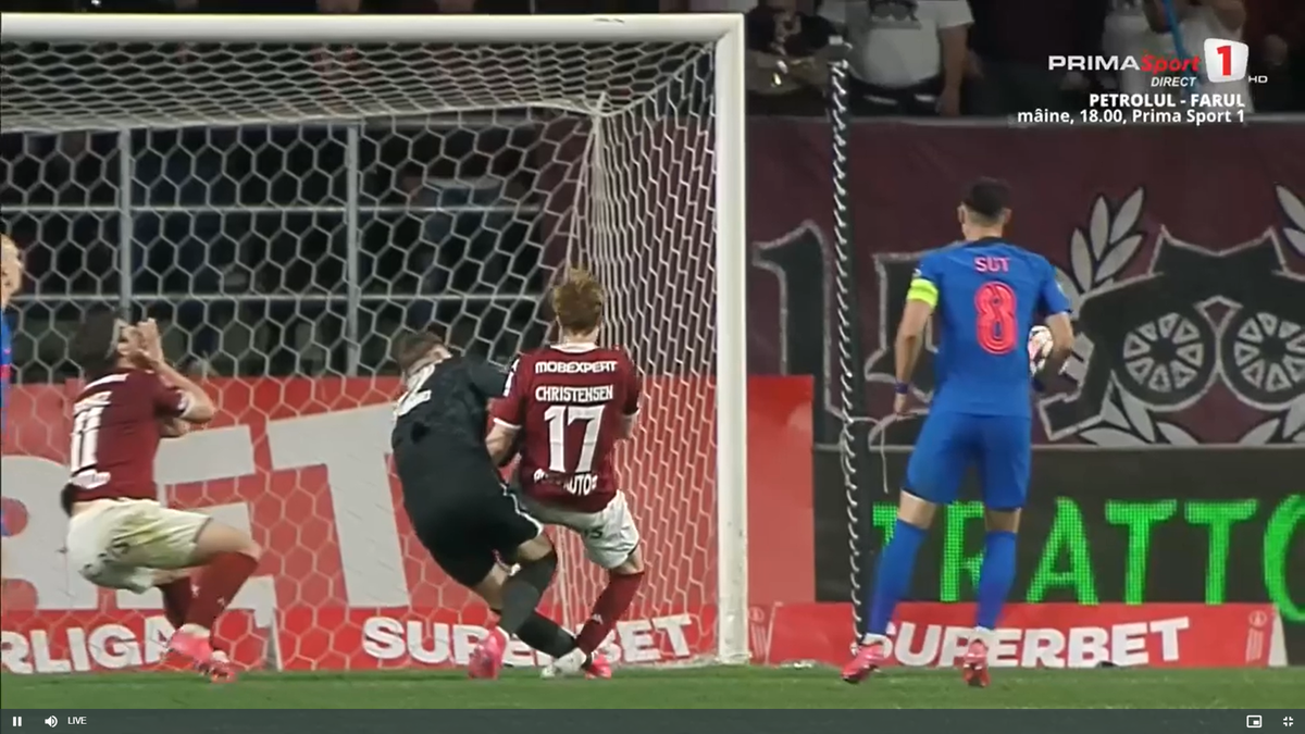 Radu Petrescu i-a refuzat Rapidului un penalty, după ce Christensen a fost tamponat de Târnovanu: „Decizie eronată”