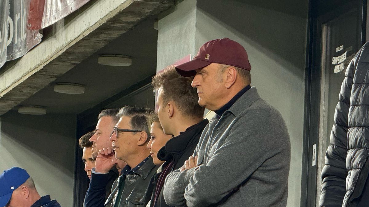 Tribună oficială înțesată de VIP-uri la Rapid - FCSB » Șucu și Angelescu au venit alături de soții