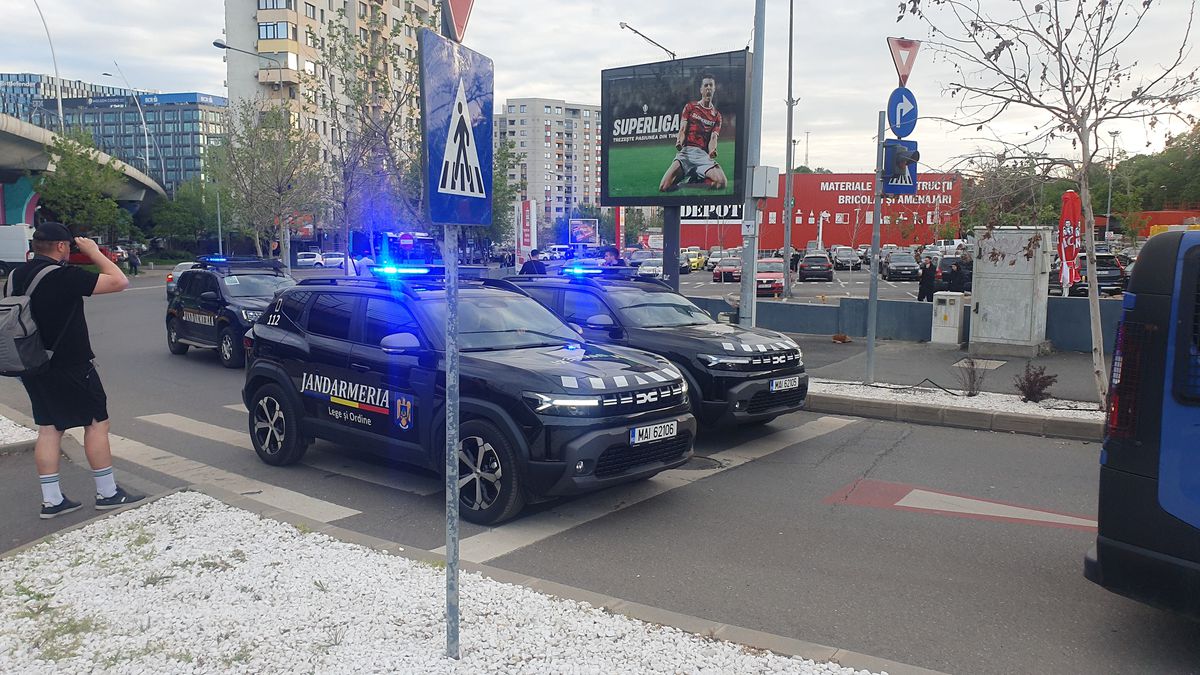 Ultrașii de la FCSB, înainte de meciul cu Rapid