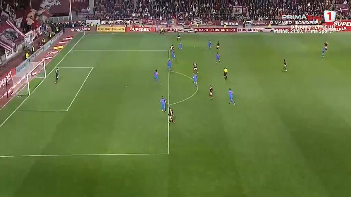 Radu Petrescu i-a refuzat Rapidului un penalty, după ce Christensen a fost tamponat de Târnovanu: „Decizie eronată”