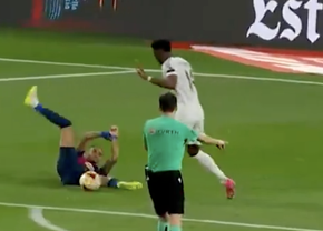 „Îți arat ca să vezi” » Dialogul care a dus la anularea penalty-ului din prelungirile meciului Barcelona - Real Madrid