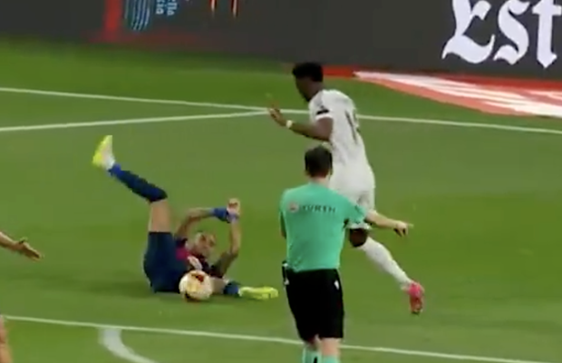 „Îți arat ca să vezi” » Dialogul care a dus la anularea penalty-ului din prelungirile meciului Barcelona - Real Madrid