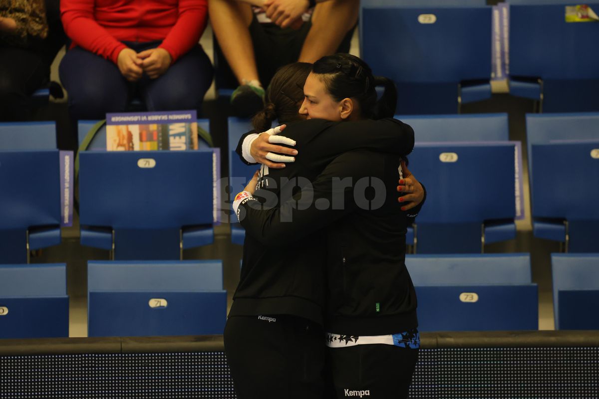 Cristina Neagu, moment emoționant înainte de Esbjerg - CSM București // FOTO: Ionuț Iordache (GSP.ro)