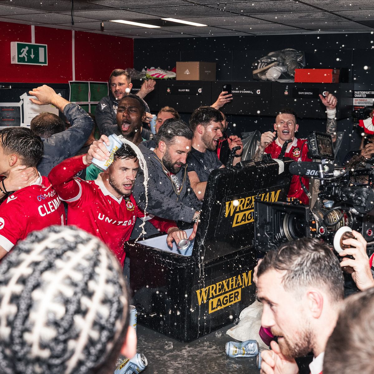 Wrexham, echipa patronată de Ryan Reynolds, a promovat al treilea sezon la rând