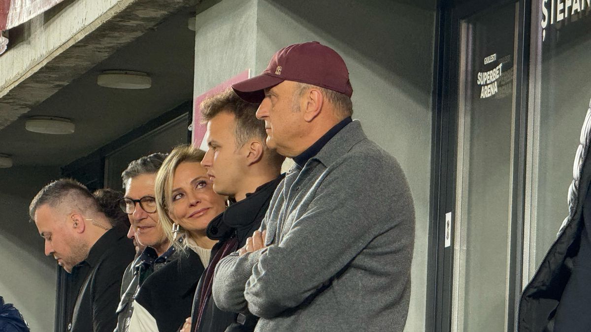 Tribună oficială înțesată de VIP-uri la Rapid - FCSB » Șucu și Angelescu au venit alături de soții