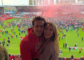 Echipa lui Ryan Reynolds, definitiv în istoria fotbalului englez » A promovat în Championship, iar fanii au invadat terenul