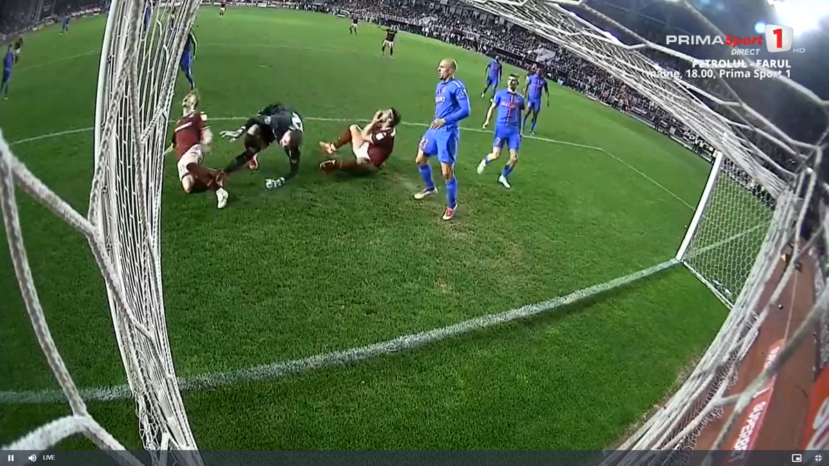 Radu Petrescu i-a refuzat Rapidului un penalty, după ce Christensen a fost tamponat de Târnovanu: „Decizie eronată”