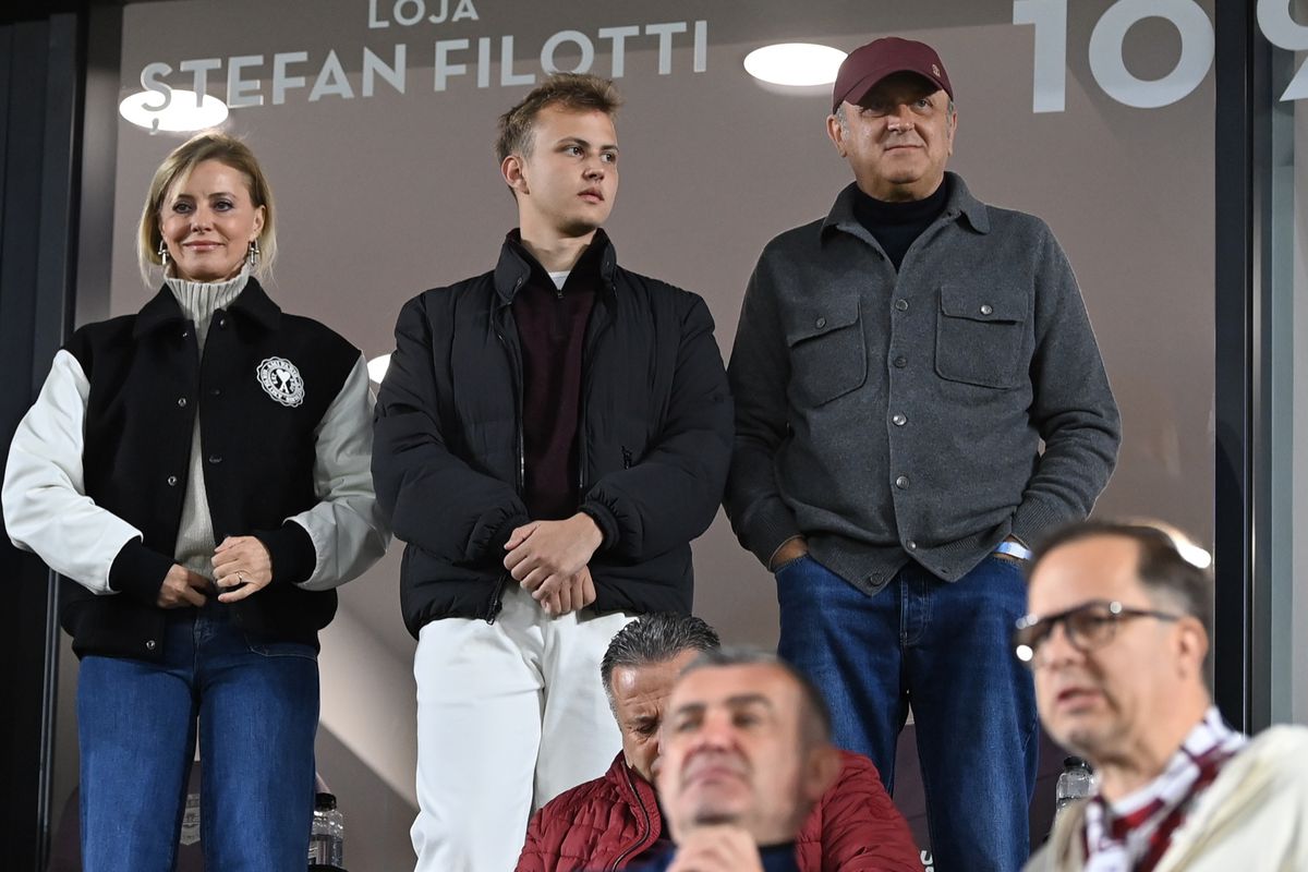 Tribună oficială înțesată de VIP-uri la Rapid - FCSB » Șucu și Angelescu au venit alături de soții