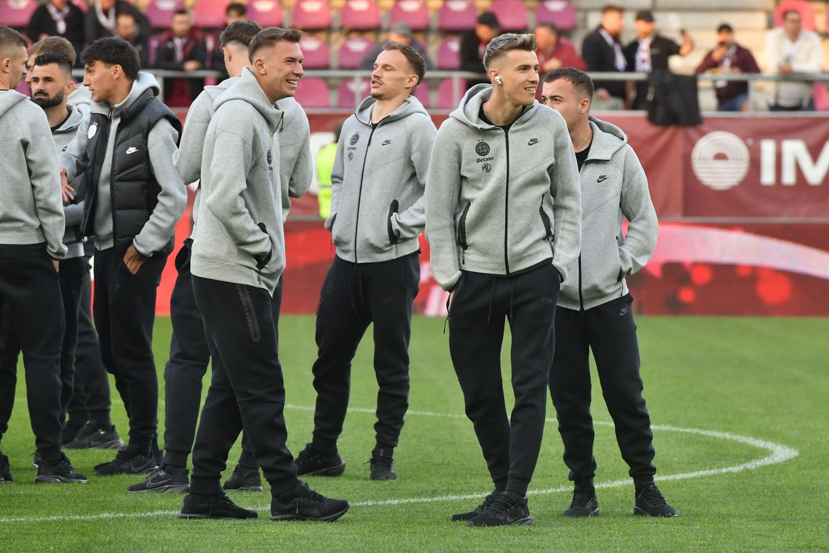 Imagini de pe gazon, înainte de Rapid - FCSB