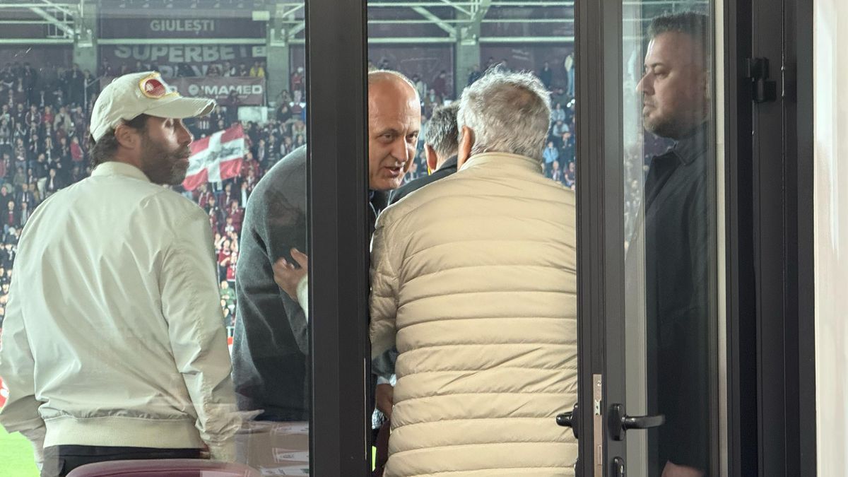 Tribună oficială înțesată de VIP-uri la Rapid - FCSB » Șucu și Angelescu au venit alături de soții