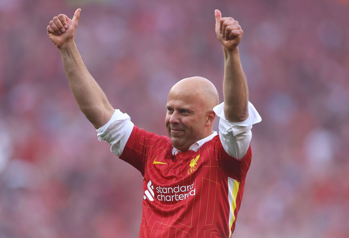 Imagini antologice de la petrecerea de titlu a lui Liverpool » Arne Slot, dedicație specială pentru Jurgen Klopp