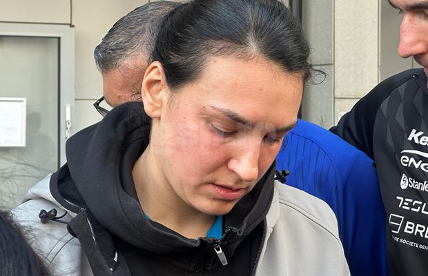 Ieșire blocată » Imagini surprinse după Esbjerg - CSM București. Pintea a scos capul pe ușa vestiarului: „Nicio șansă”