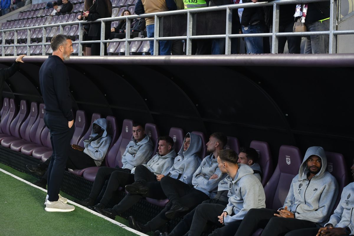 Imagini de pe gazon, înainte de Rapid - FCSB