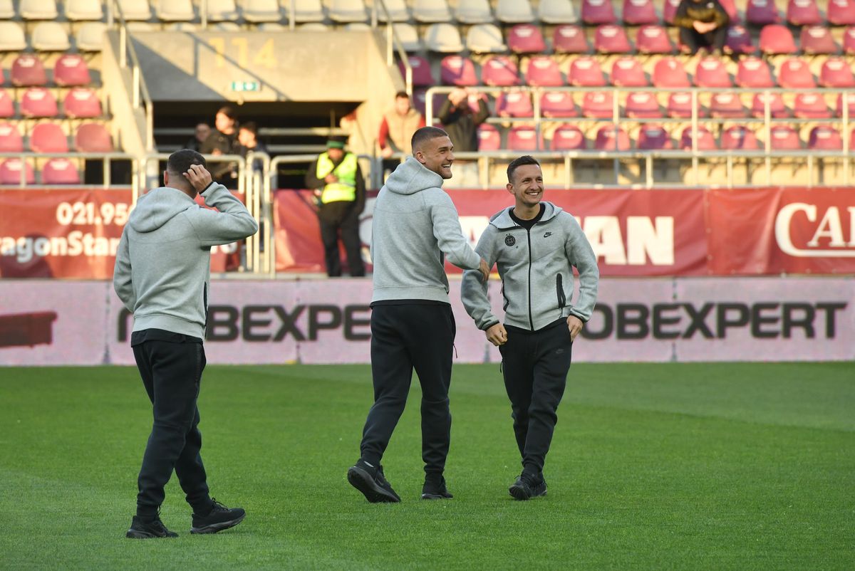 Imagini de pe gazon, înainte de Rapid - FCSB