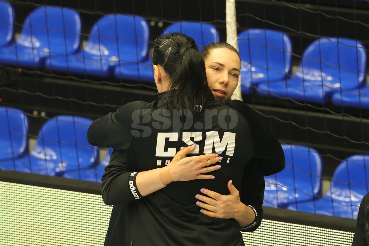 Cristina Neagu, moment emoționant înainte de Esbjerg - CSM București // FOTO: Ionuț Iordache (GSP.ro)