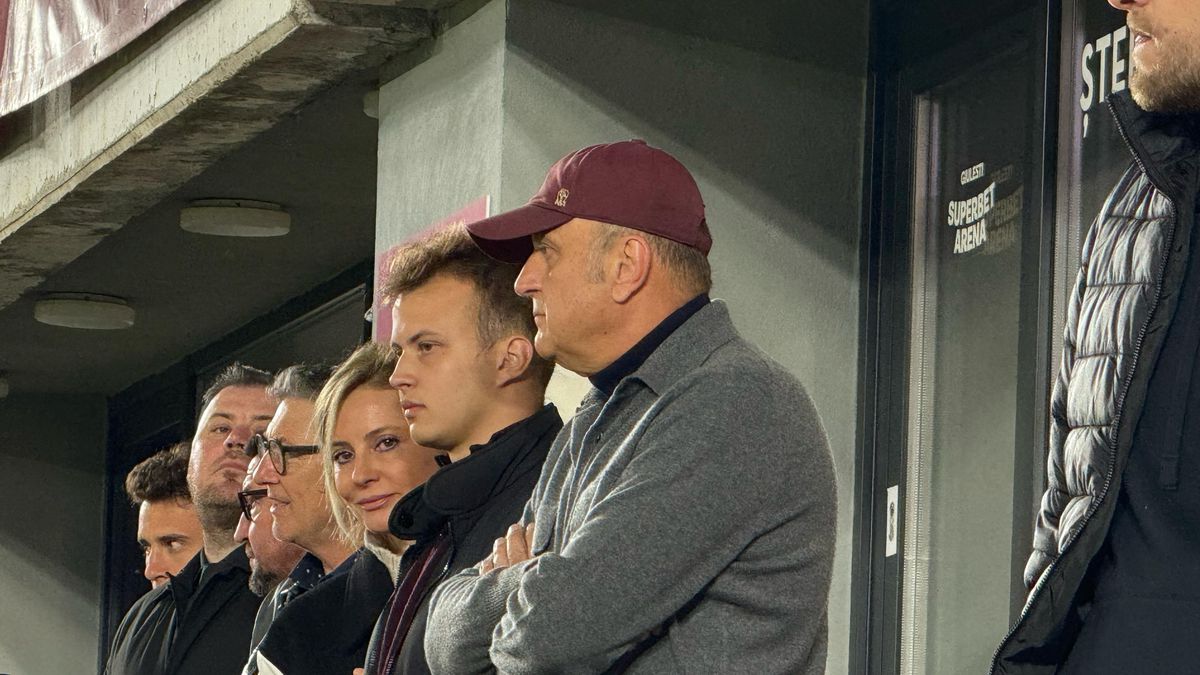 Tribună oficială înțesată de VIP-uri la Rapid - FCSB » Șucu și Angelescu au venit alături de soții