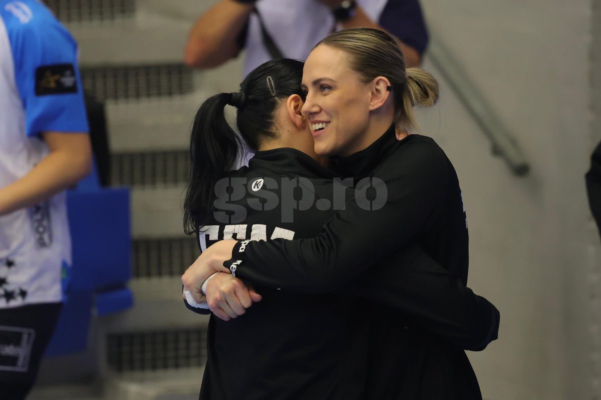 Cristina Neagu, moment emoționant înainte de Esbjerg - CSM București // FOTO: Ionuț Iordache (GSP.ro)