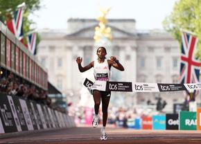 Record mondial la Maratonul de la Londra! Vicecampioana olimpică a făcut o cursă excelentă: „E foarte special”
