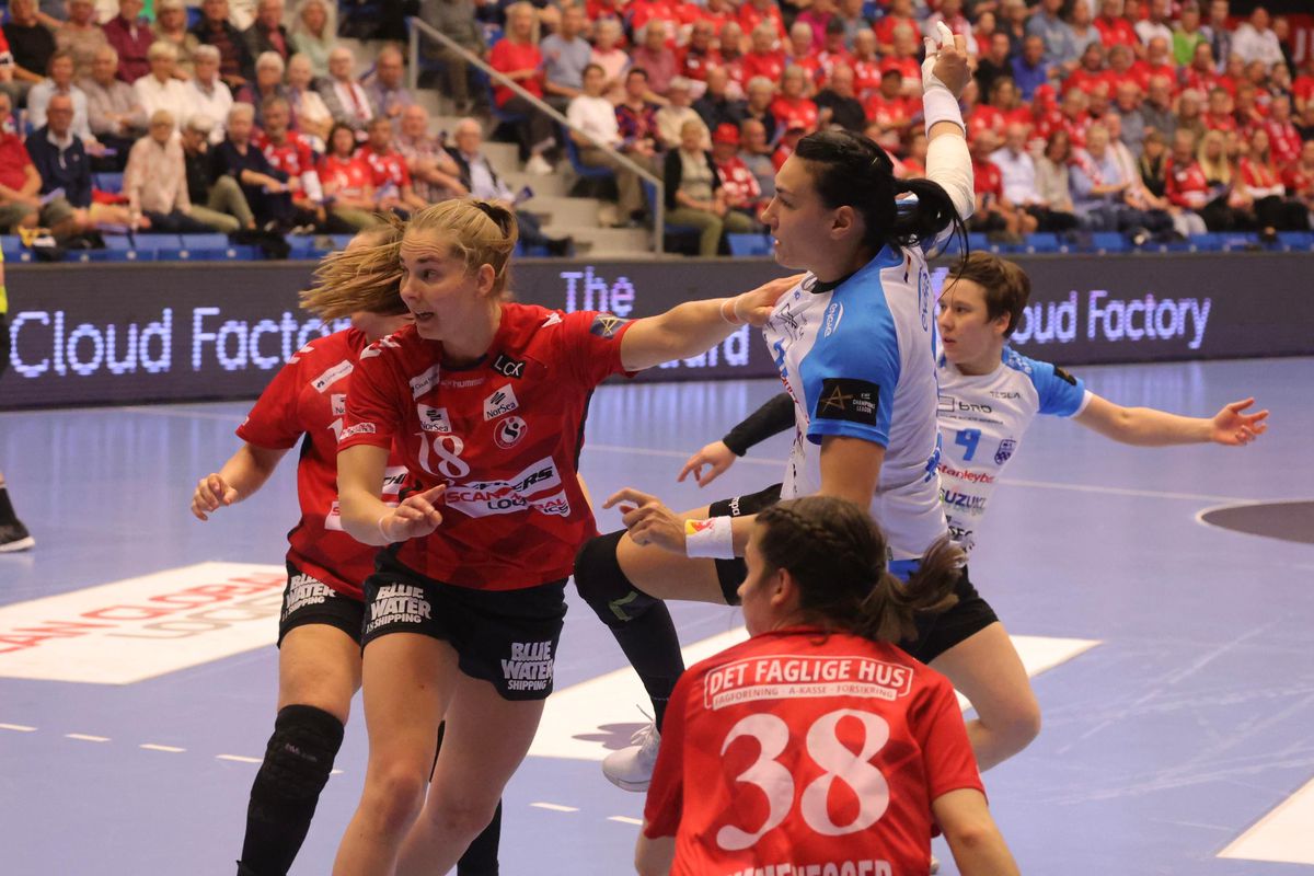 Esbjerg - CSM București 26-22. Visul frumos s-a terminat! „Tigroaicele” s-au prăbușit pe final în Danemarca, la peste 100 de decibeli