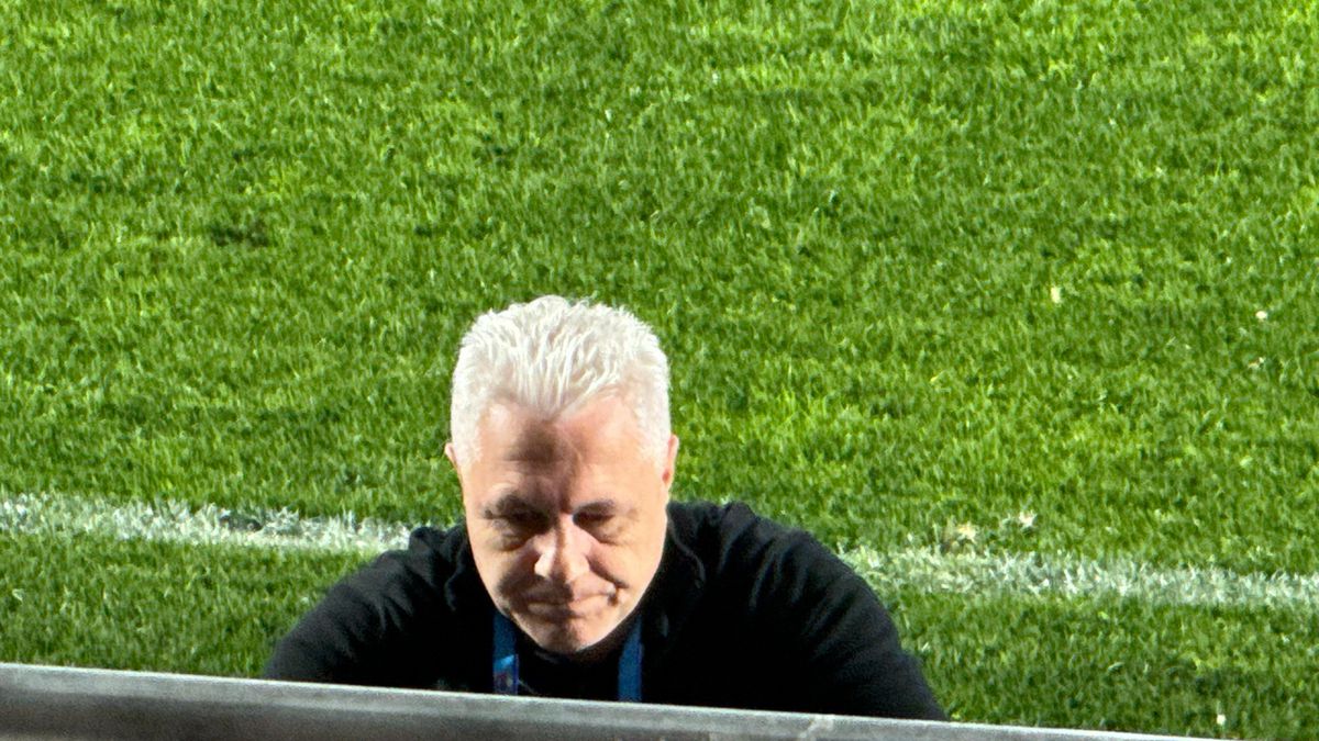 Marius Șumudică s-a dat cu capul de bancă în prima repriză din Rapid - FCSB: „Ăla e fundaș central, bă băiatule, bă?!”