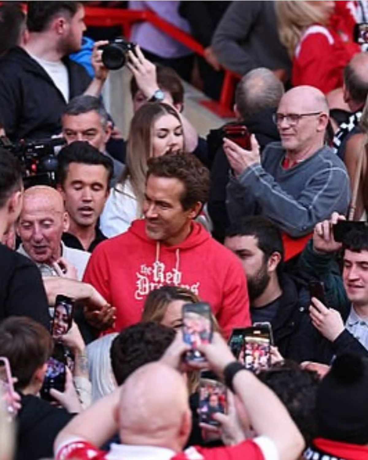 Wrexham, echipa patronată de Ryan Reynolds, a promovat al treilea sezon la rând