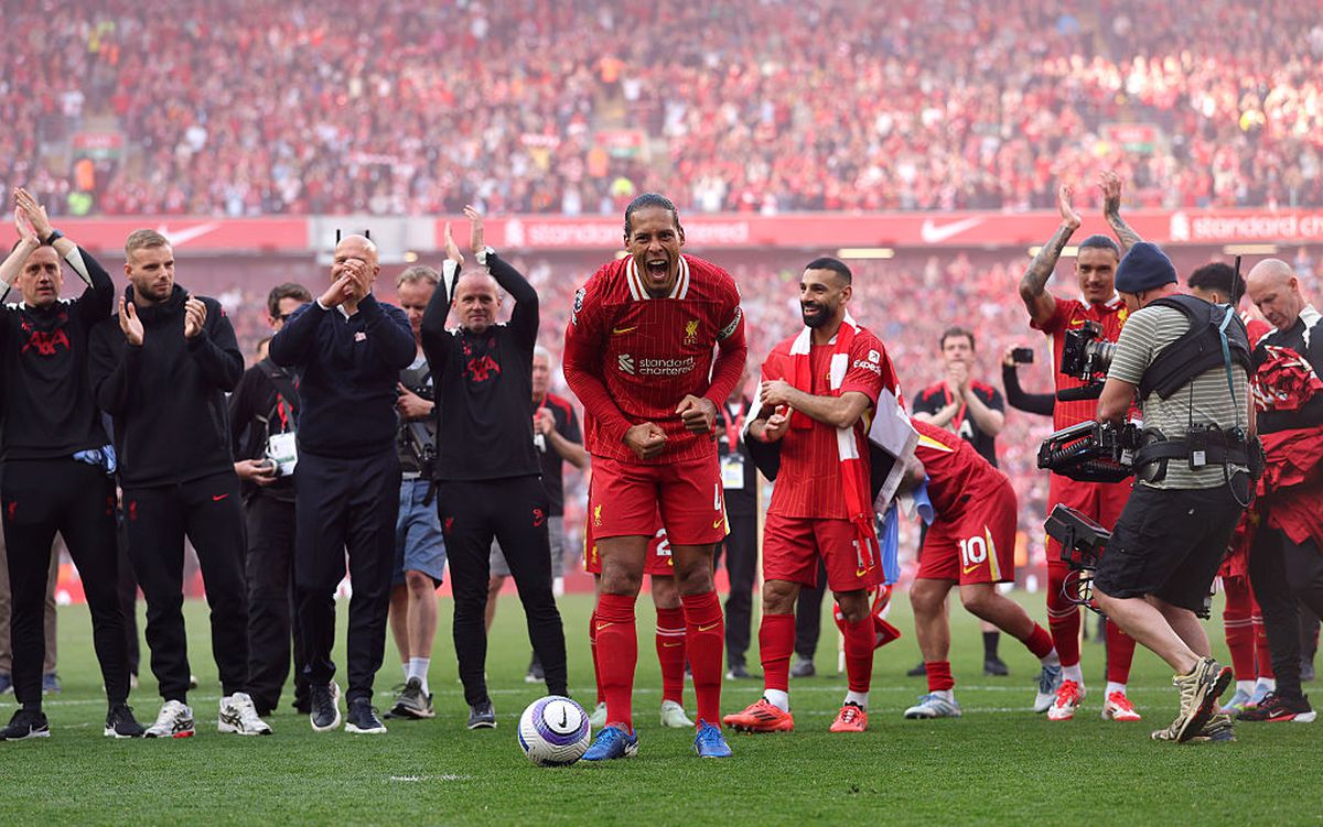 Imagini antologice de la petrecerea de titlu a lui Liverpool » Arne Slot, dedicație specială pentru Jurgen Klopp