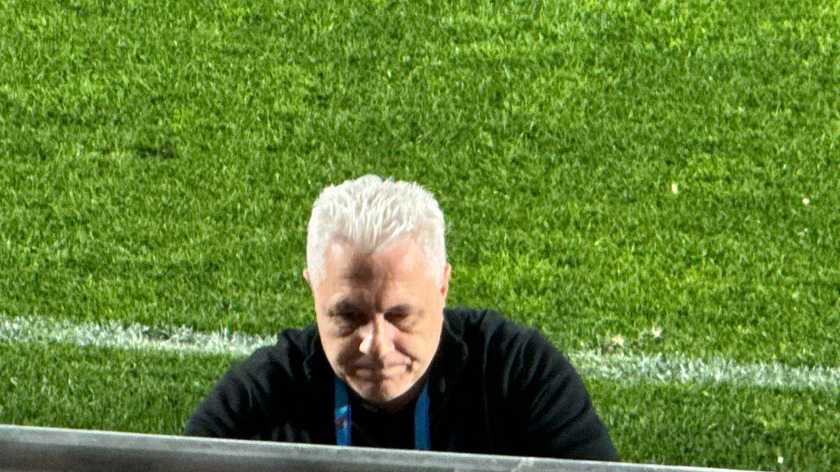 Ultrașii Rapidului nu l-au iertat pe Marius Șumudică: mesajul afișat în peluză în minutul 1