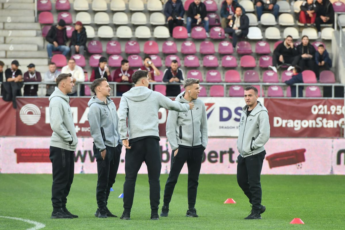 Imagini de pe gazon, înainte de Rapid - FCSB