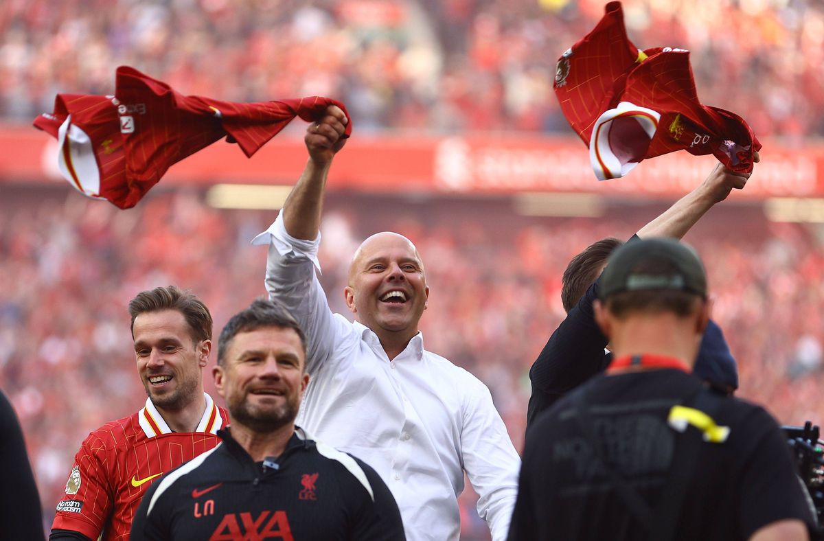 Imagini antologice de la petrecerea de titlu a lui Liverpool » Arne Slot, dedicație specială pentru Jurgen Klopp