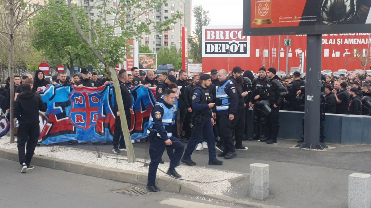 Ultrașii de la FCSB, înainte de meciul cu Rapid