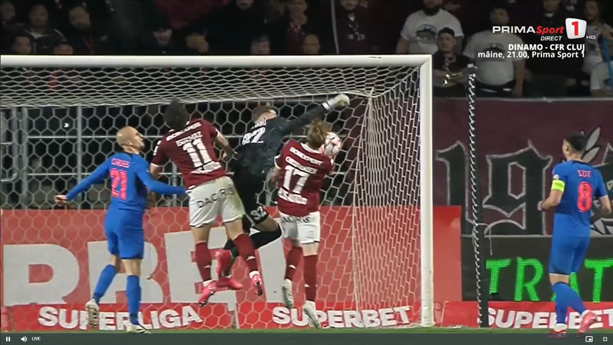 Radu Petrescu i-a refuzat Rapidului un penalty, după ce Christensen a fost tamponat de Târnovanu: „Decizie eronată”