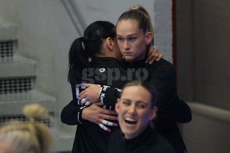 Cristina Neagu și-a îmbrățișat toate colegele înainte de Esbjerg - CSM București
