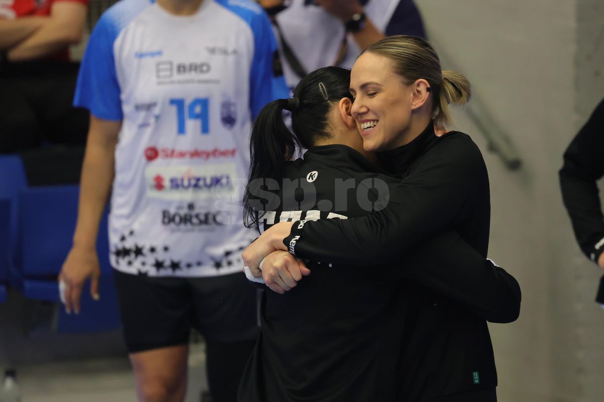 Cristina Neagu, moment emoționant înainte de Esbjerg - CSM București // FOTO: Ionuț Iordache (GSP.ro)