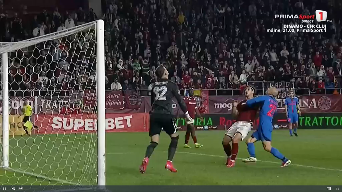 Radu Petrescu i-a refuzat Rapidului un penalty, după ce Christensen a fost tamponat de Târnovanu: „Decizie eronată”